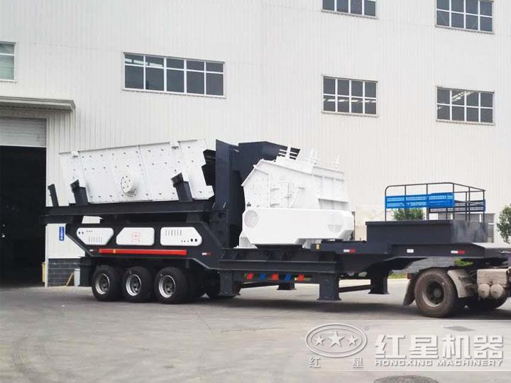 反擊破移動(dòng)破碎機(jī)、二段破碎粒度均勻，產(chǎn)量高