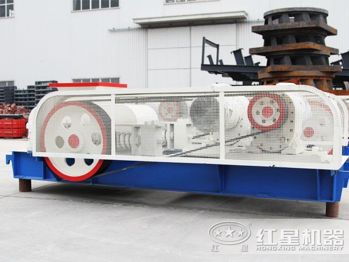 強(qiáng)力齒輥破碎機(jī)，體積小，破碎比大