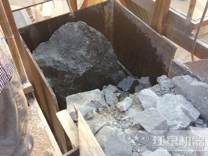 印尼尾礦加工現(xiàn)場(chǎng)，進(jìn)料粒度大，出料5-10mm