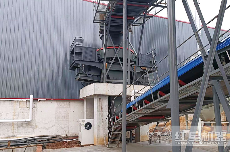 沖擊式制砂機(jī)作業(yè)現(xiàn)場(chǎng) 沖擊式制砂機(jī)作業(yè)現(xiàn)場(chǎng)